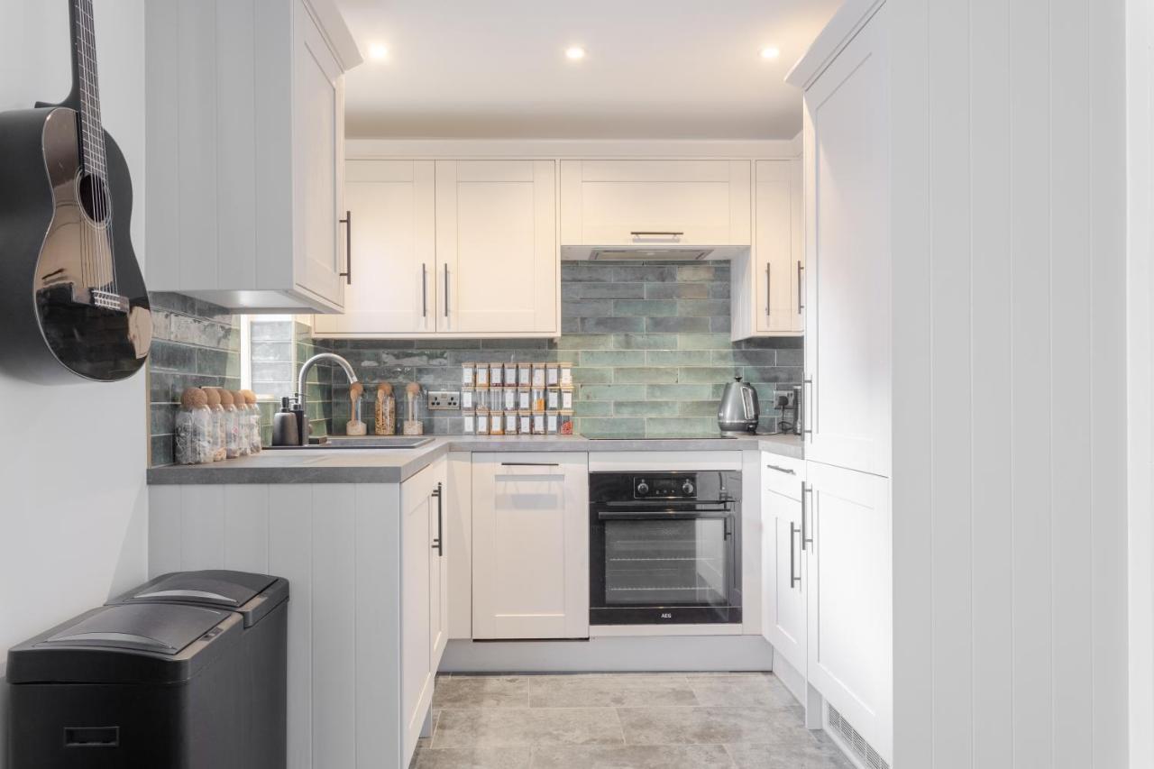 2 Double Beds Modern Refurb Flat - 10 Min 2 Bridge Apartment *